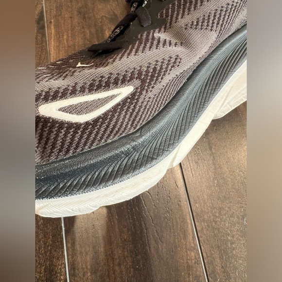 Hoka Men's Clifton 9 Wide Athletic Shoes - Picture 11 of 13